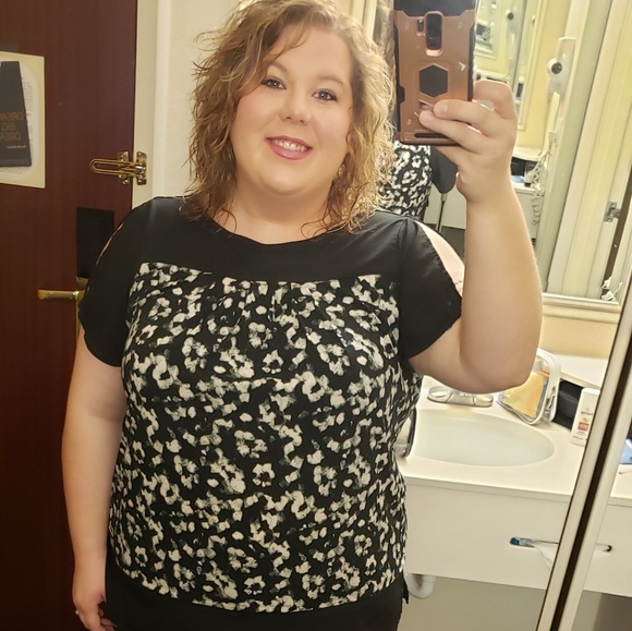 Meet your Posher, Liz - Picture 3 of 4